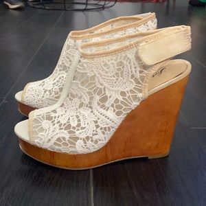 Lucky Brand Rezdah Crochet Wedges size 8/38